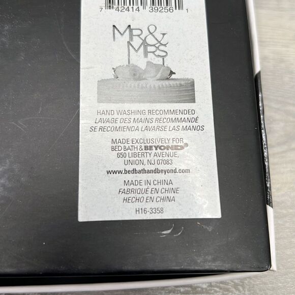 Olivia &Oliver Polished Silver Finish Mr. & Mrs. cake topper EUC - Picture 7 of 9